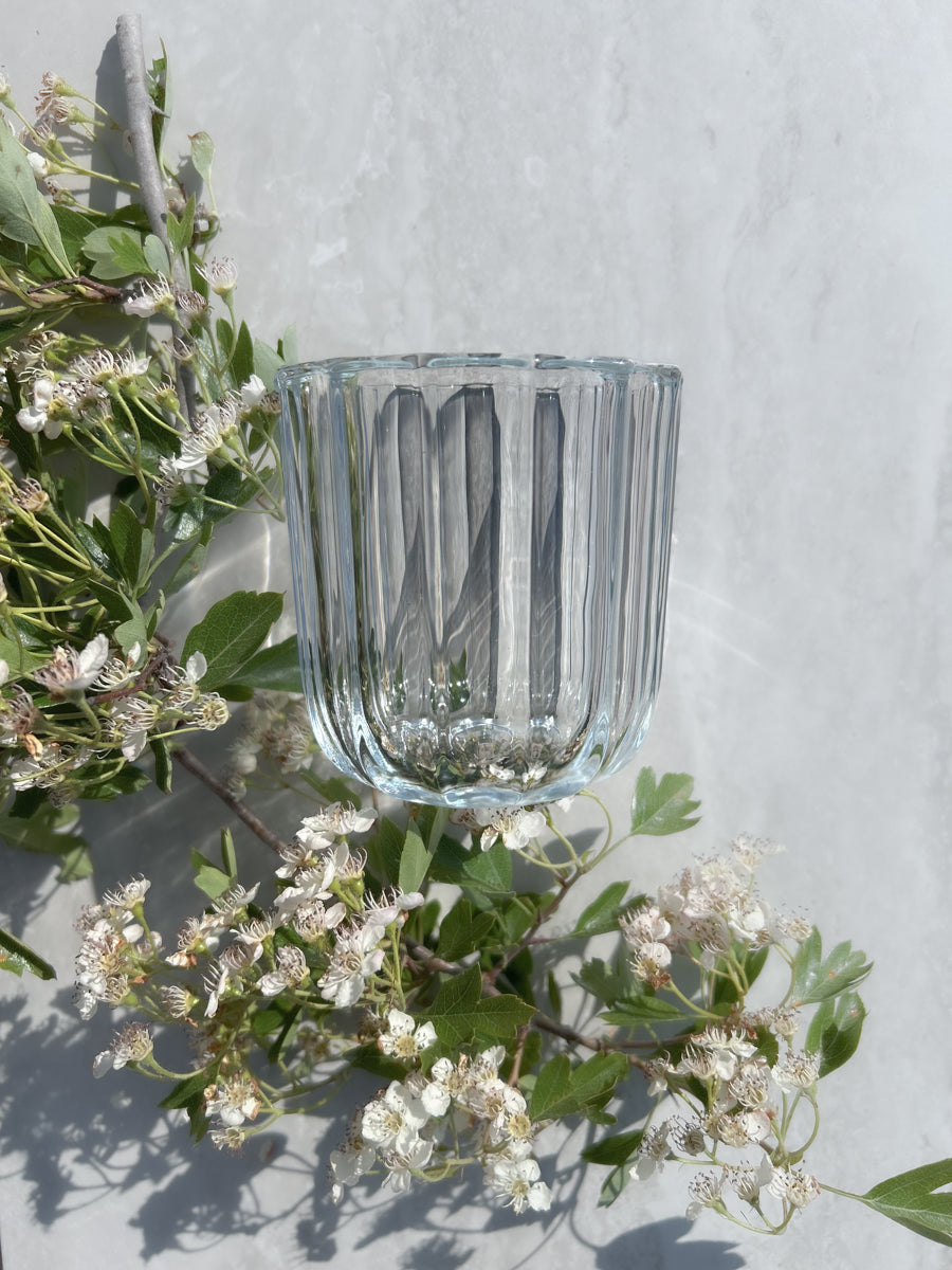 The Vase – Single in ribbed glass. A sculptural vase designed for elegant simplicity – perfect for flowers, candles, or minimal styling.