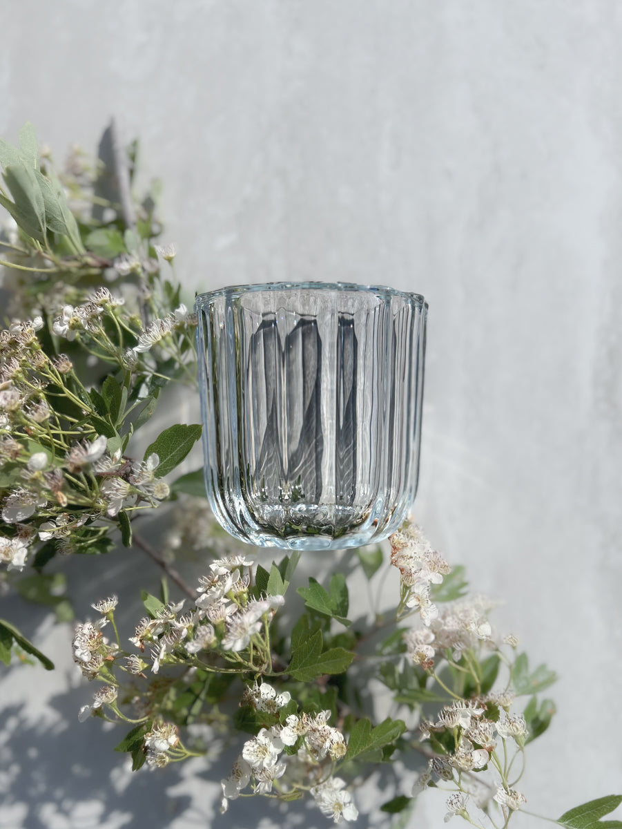 The Vase – Single in ribbed glass. A sculptural vase designed for elegant simplicity – perfect for flowers, candles, or minimal styling.